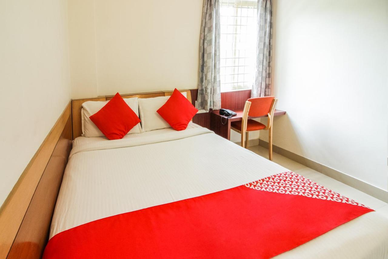 Hotel White Parrot Мисор Екстериор снимка
