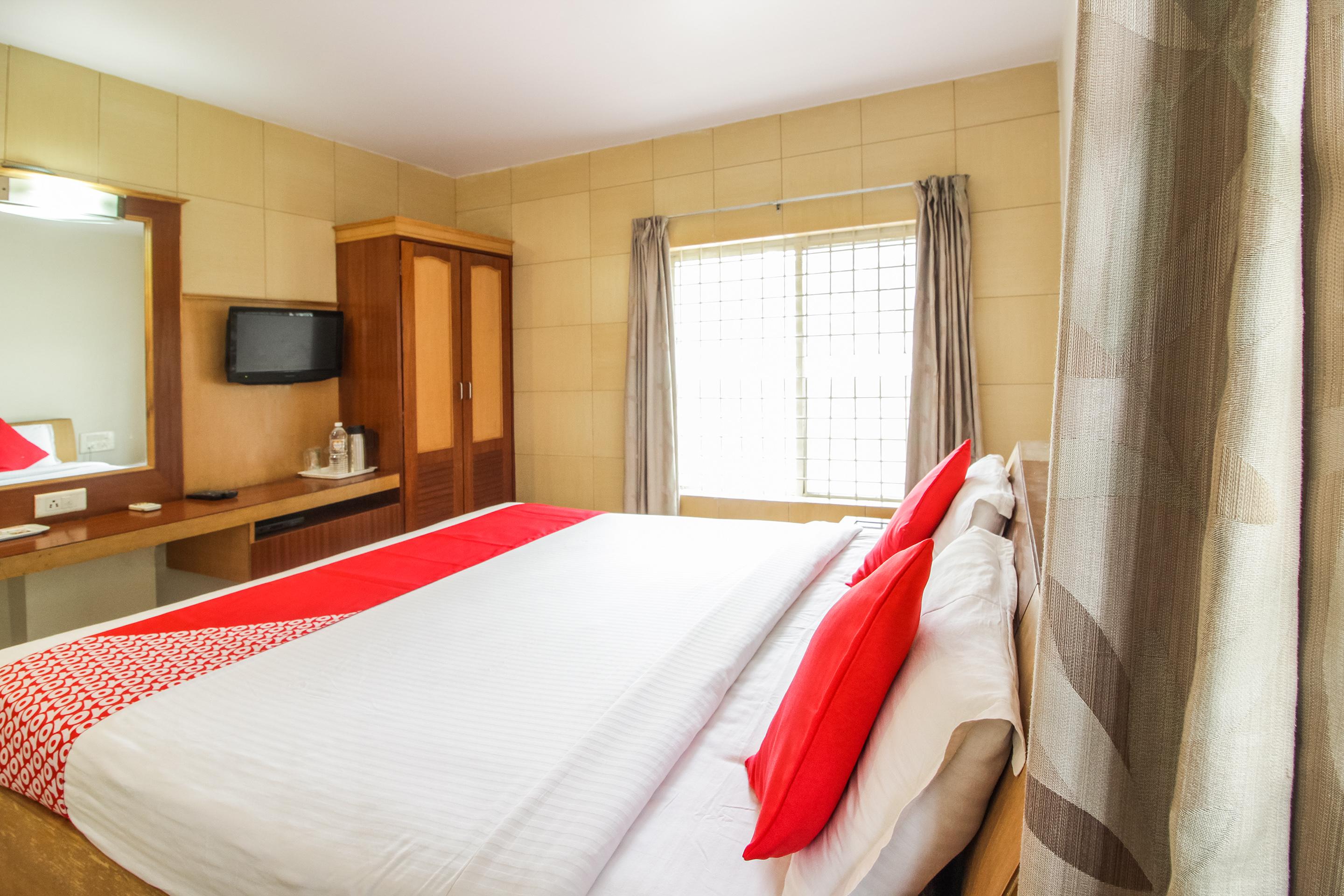 Hotel White Parrot Мисор Екстериор снимка