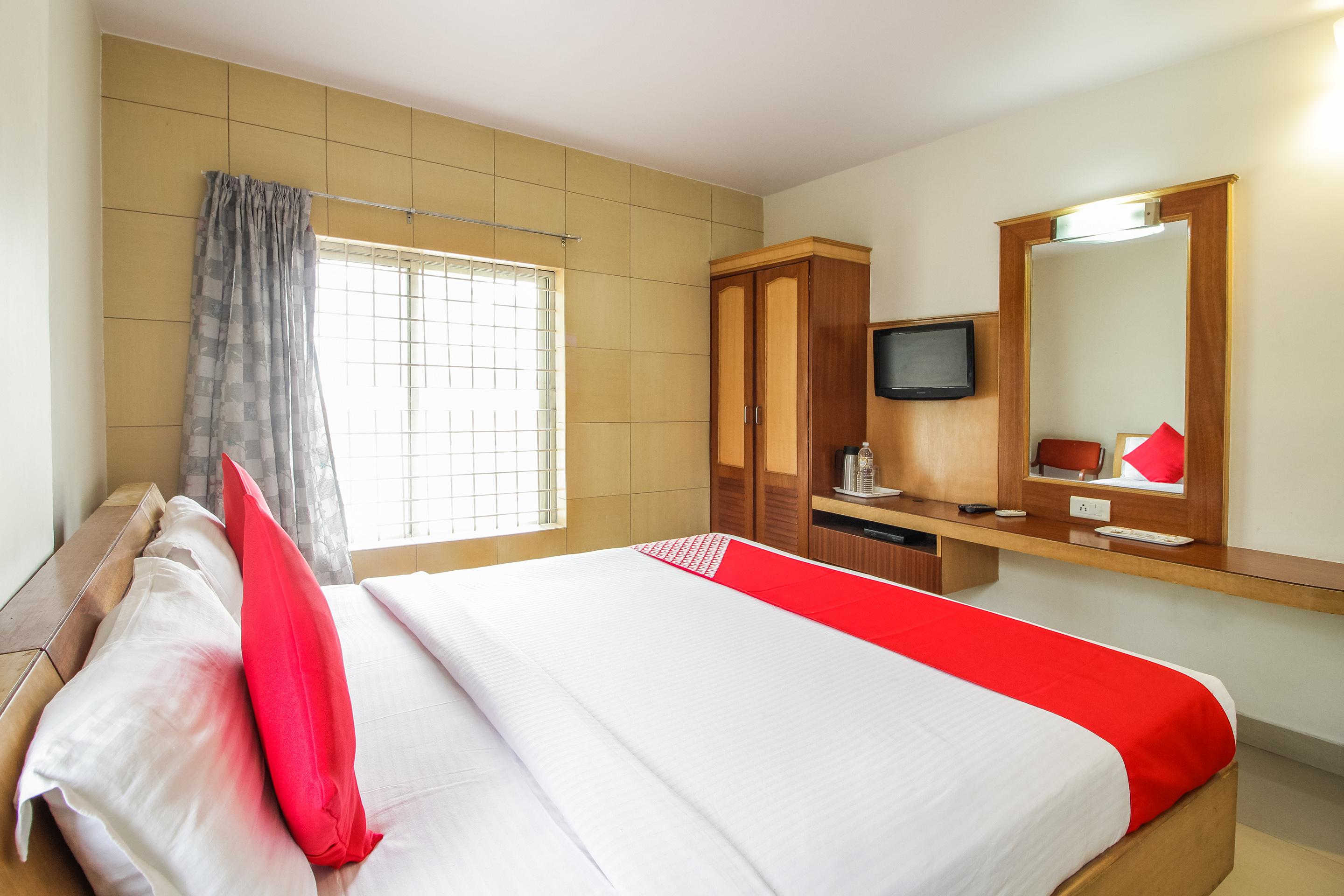 Hotel White Parrot Мисор Екстериор снимка