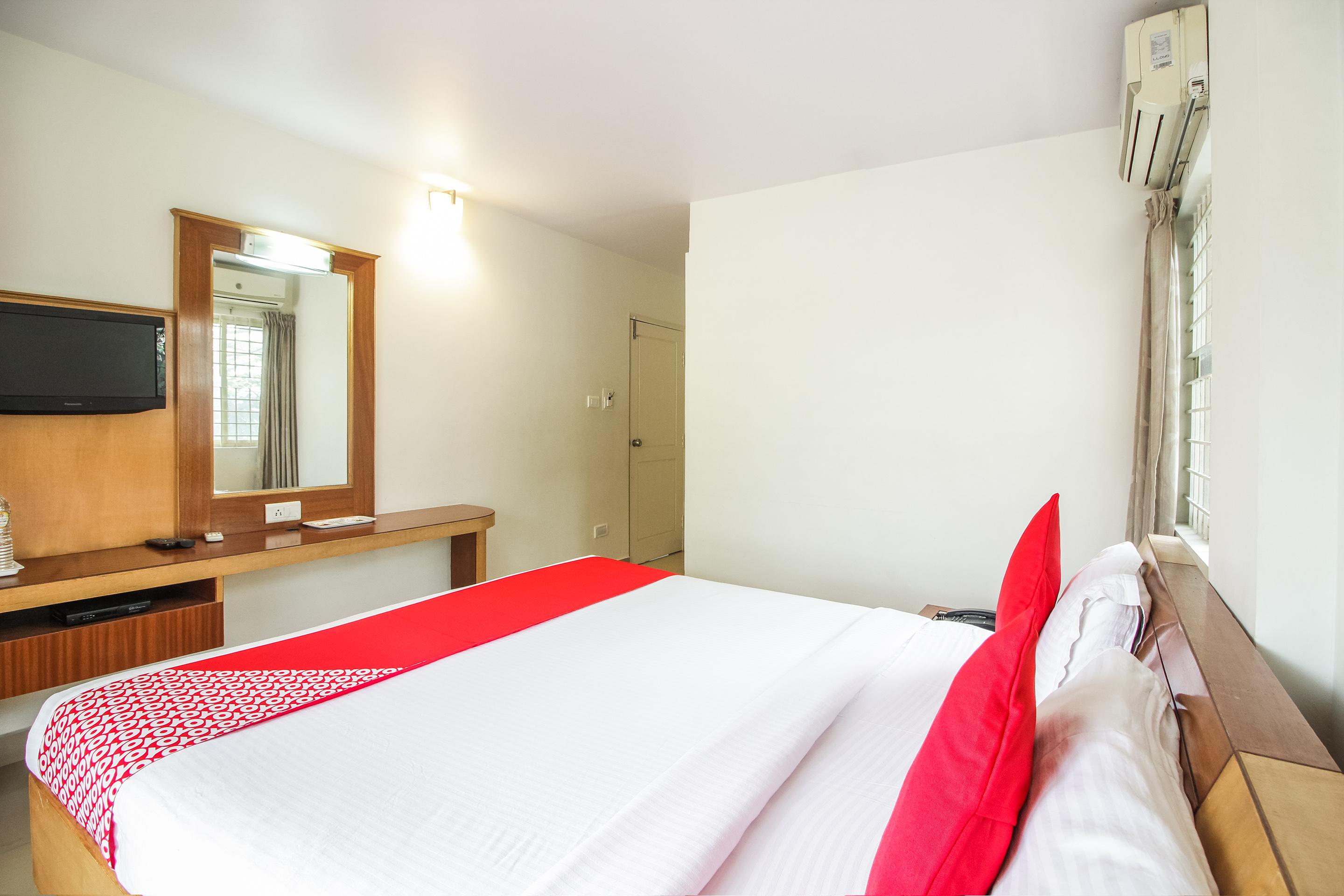 Hotel White Parrot Мисор Екстериор снимка