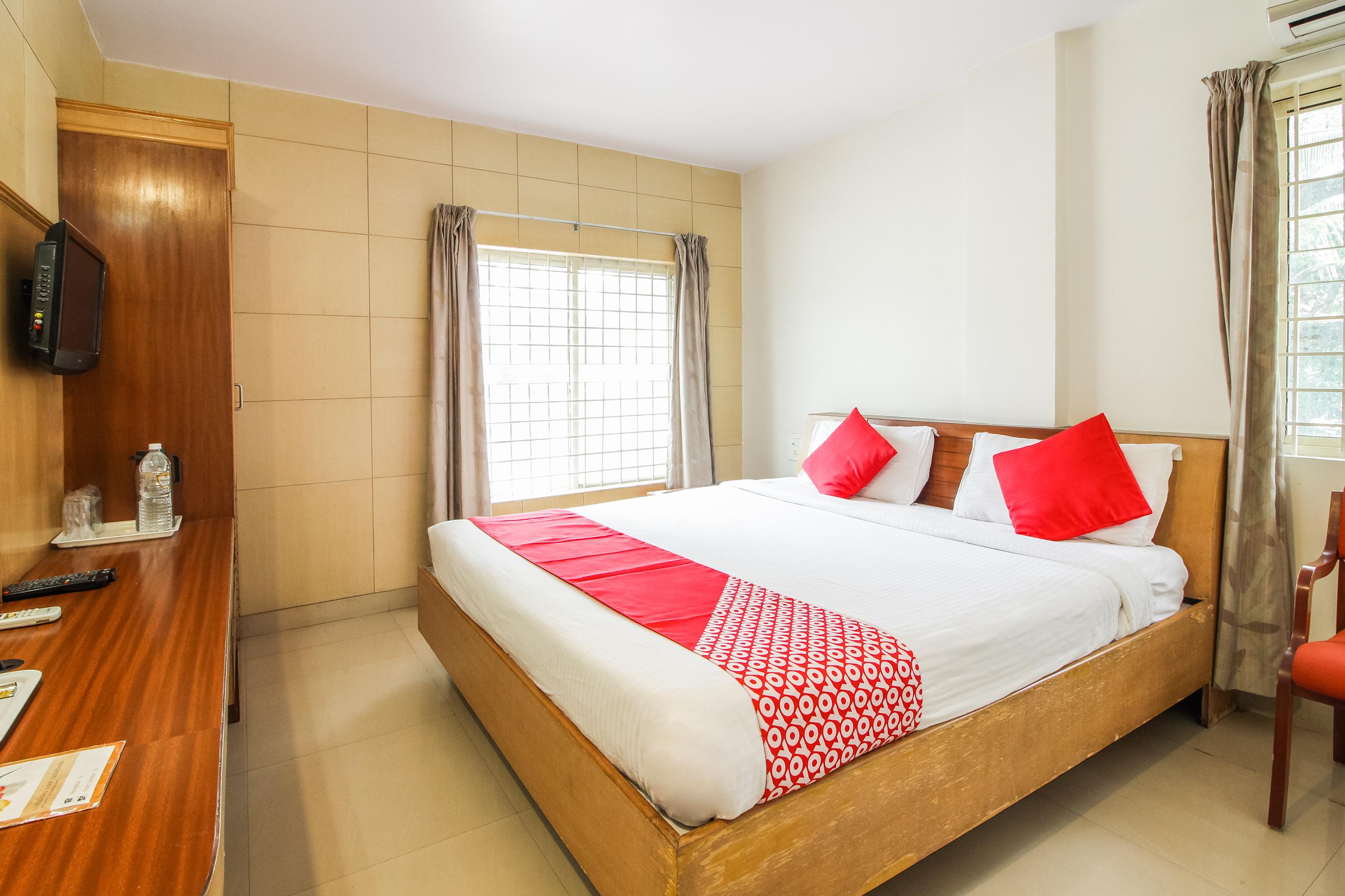 Hotel White Parrot Мисор Екстериор снимка