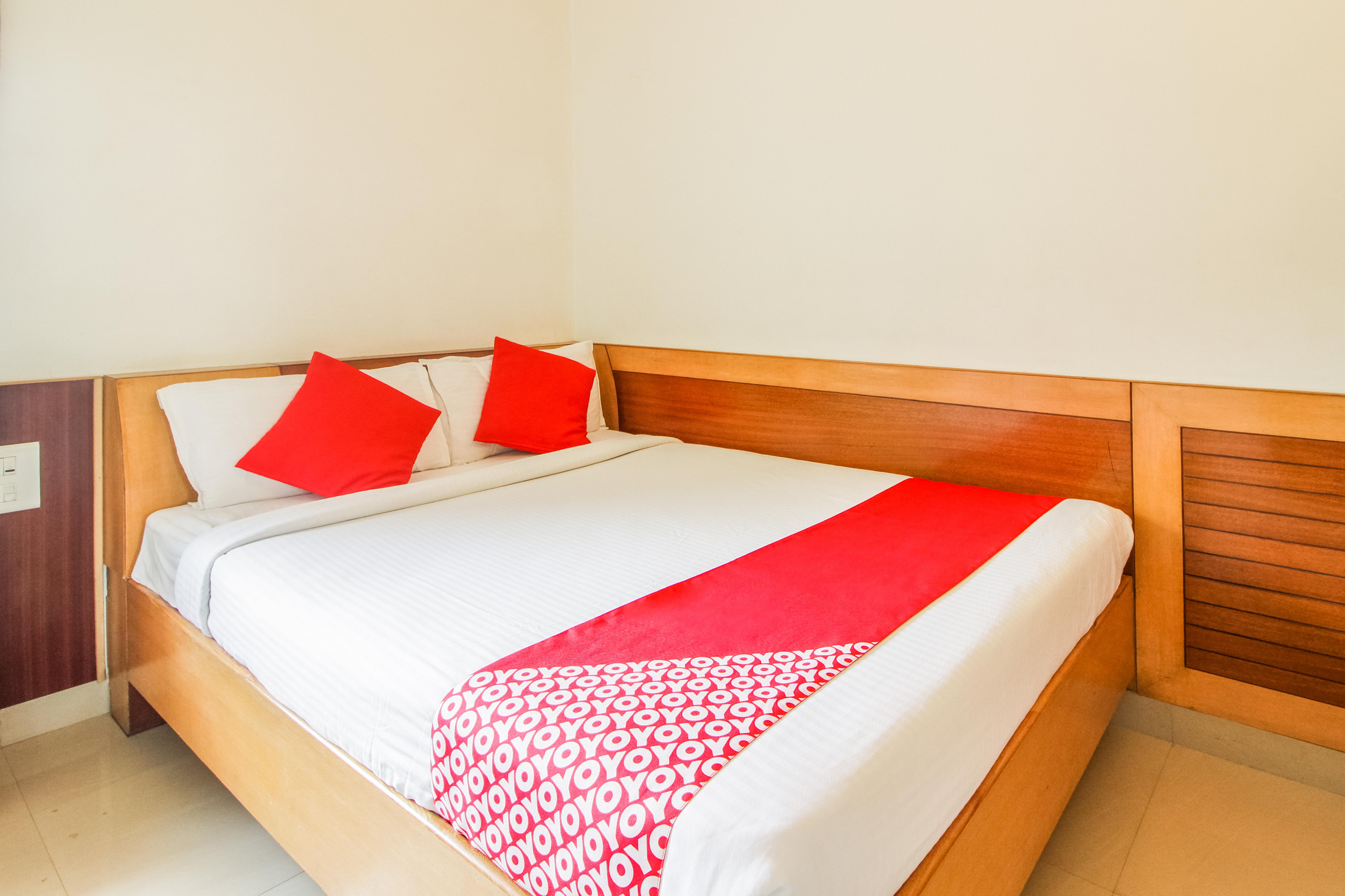 Hotel White Parrot Мисор Екстериор снимка