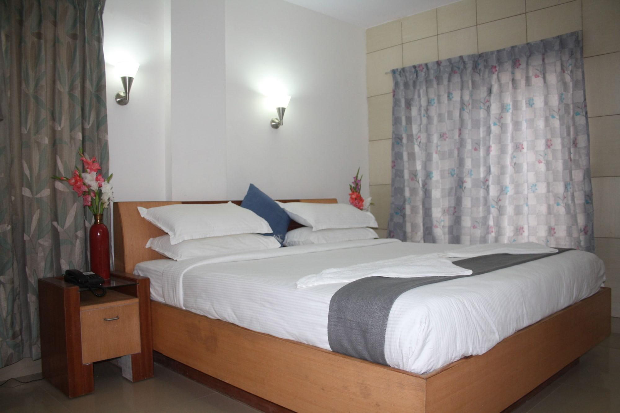 Hotel White Parrot Мисор Екстериор снимка