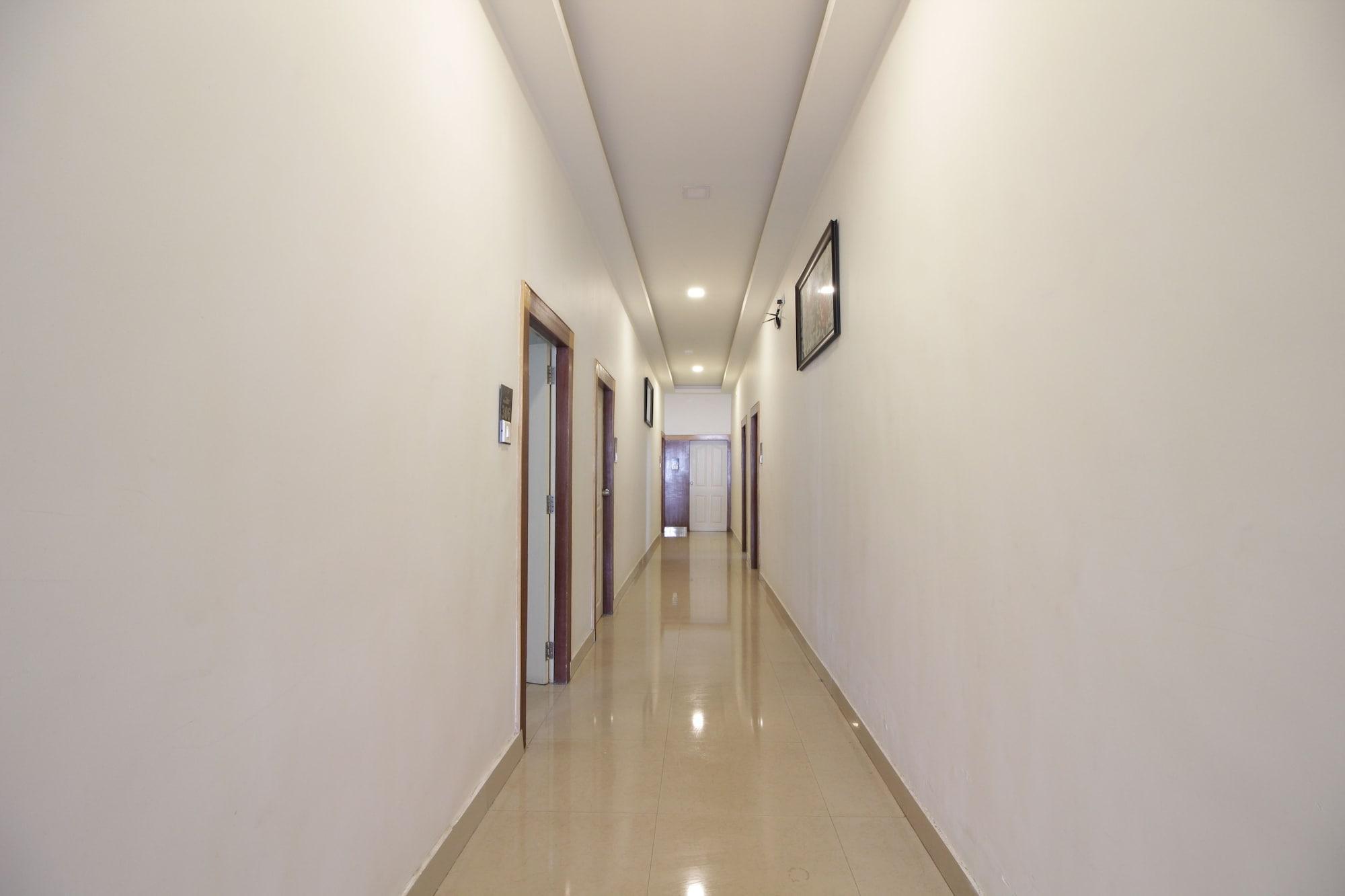 Hotel White Parrot Мисор Екстериор снимка