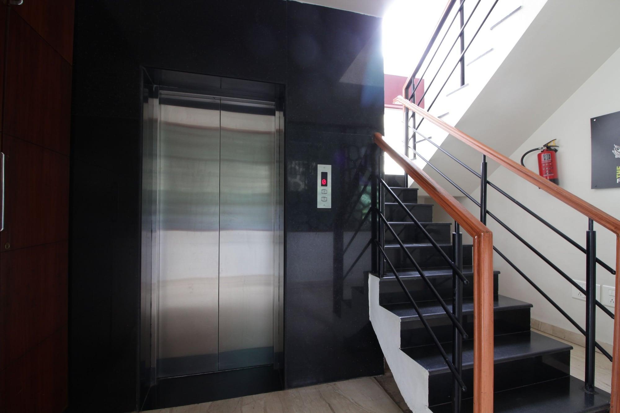 Hotel White Parrot Мисор Екстериор снимка