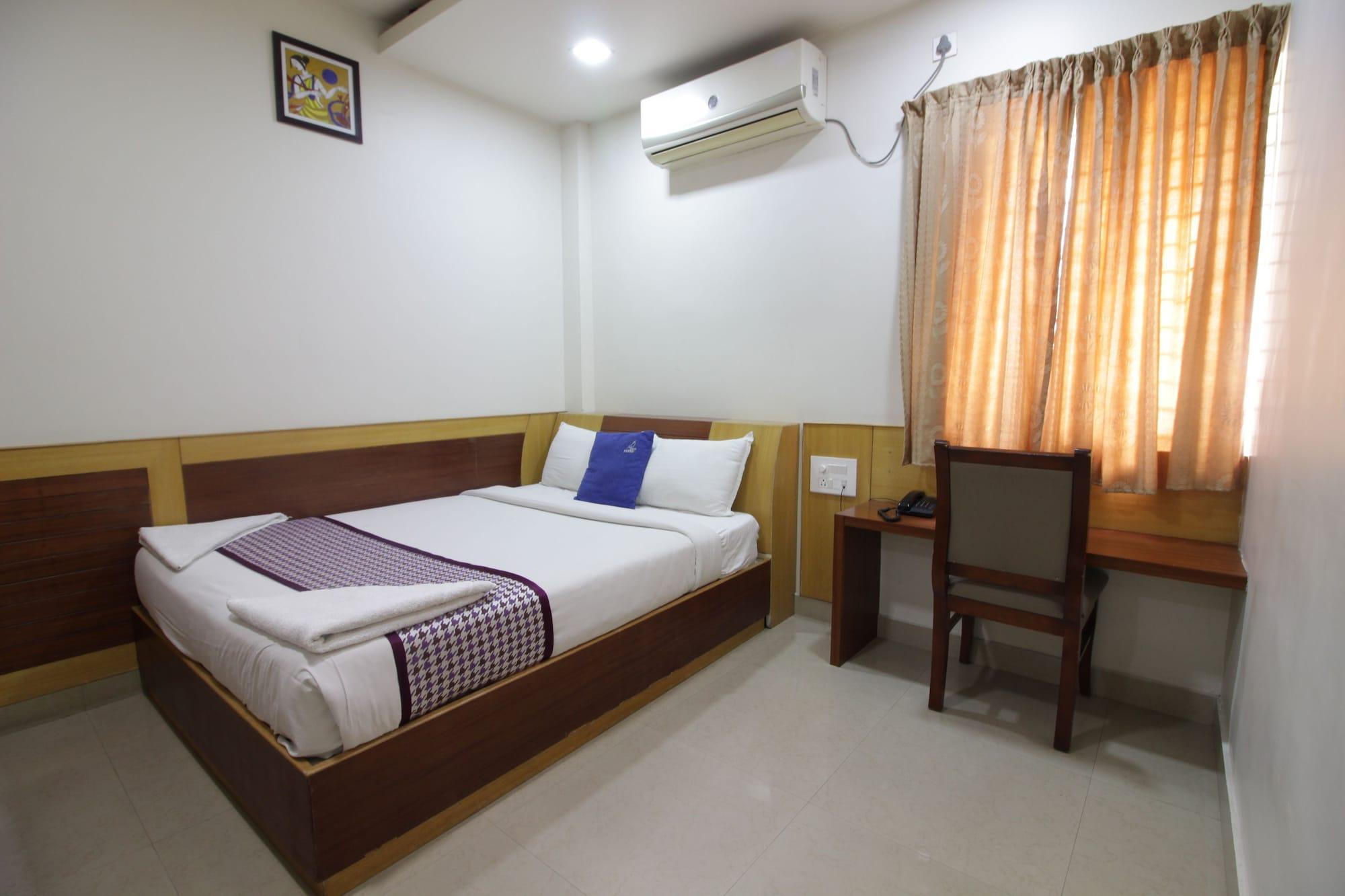 Hotel White Parrot Мисор Екстериор снимка