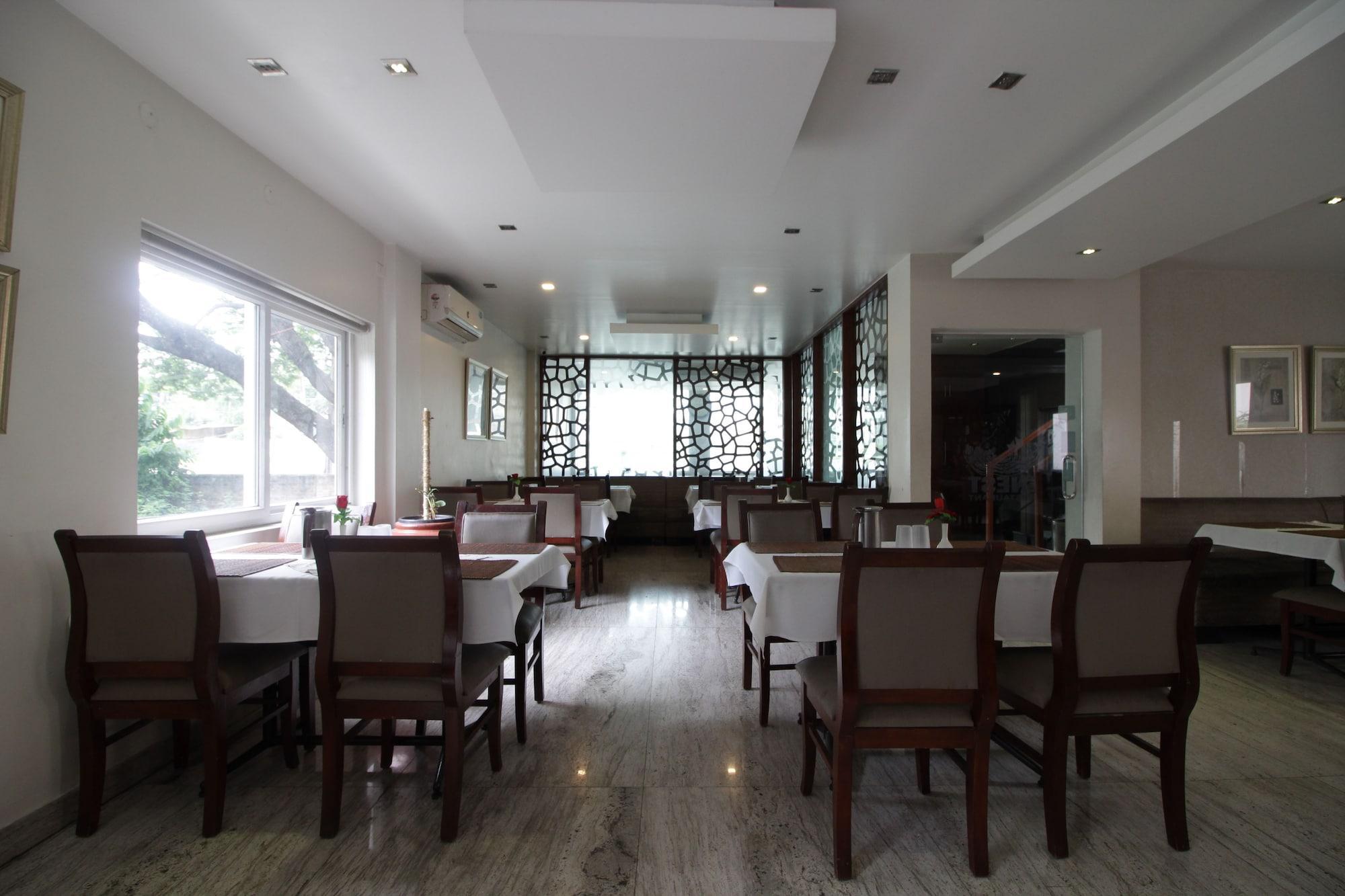 Hotel White Parrot Мисор Екстериор снимка