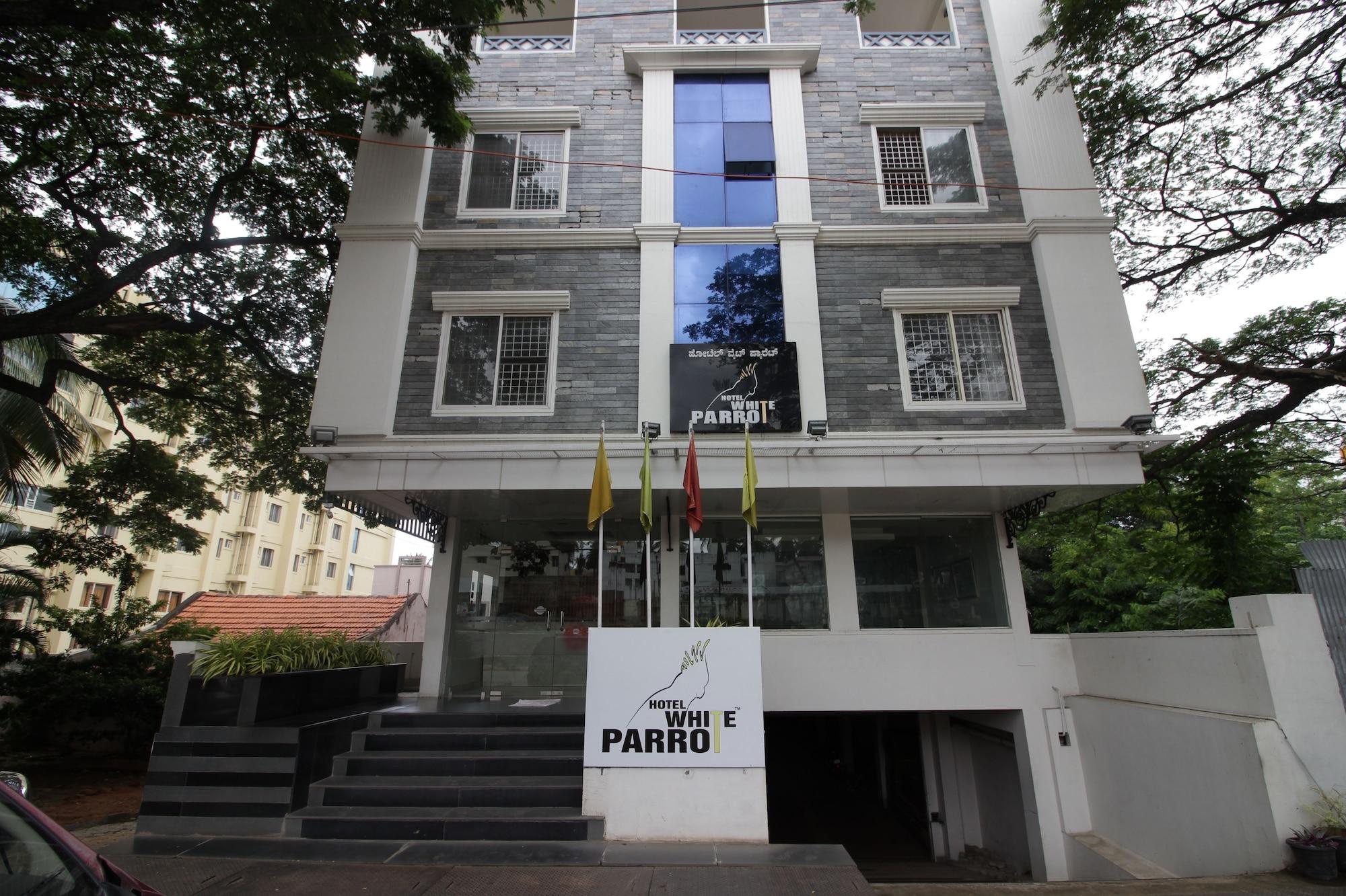 Hotel White Parrot Мисор Екстериор снимка