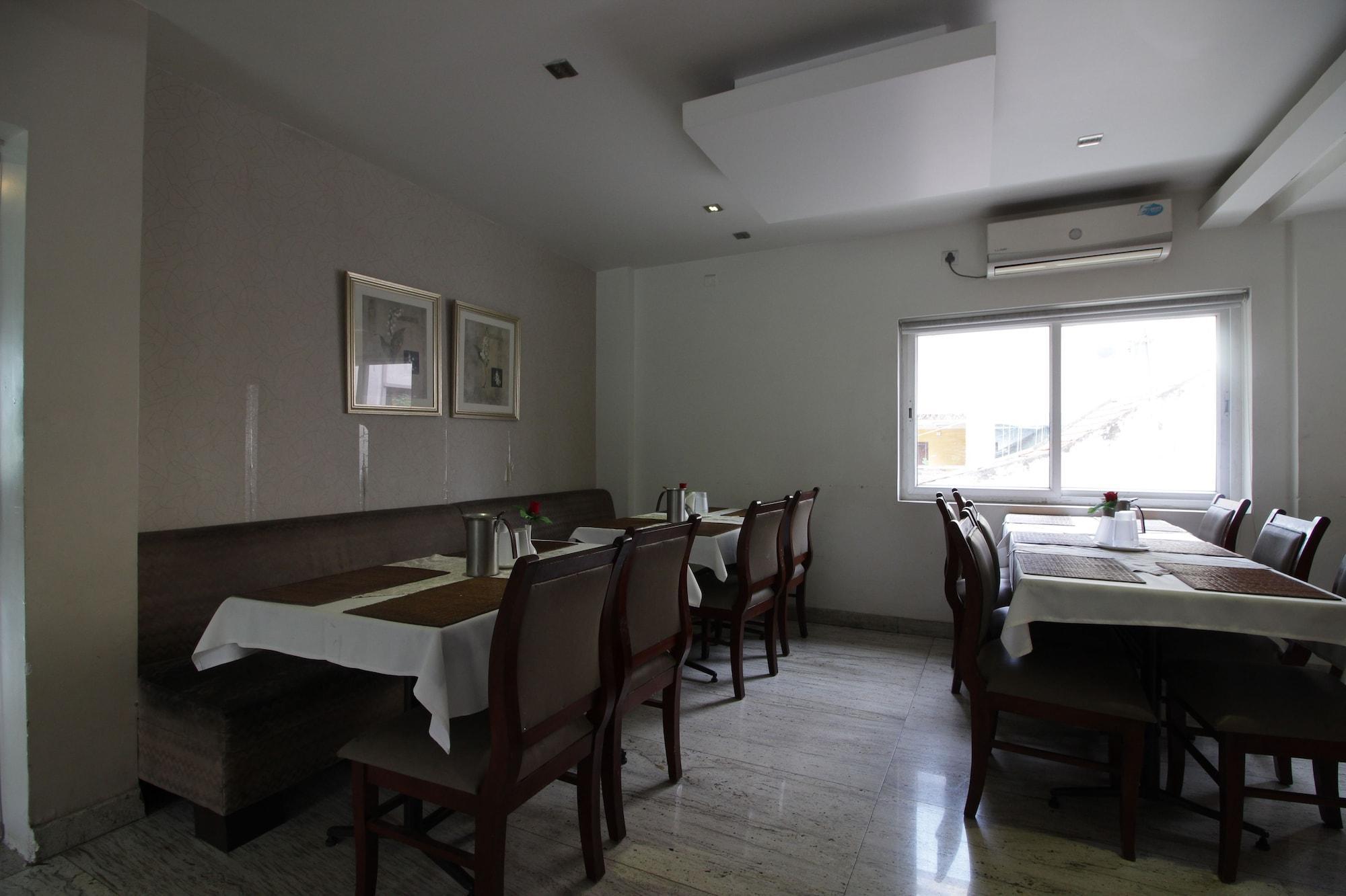 Hotel White Parrot Мисор Екстериор снимка