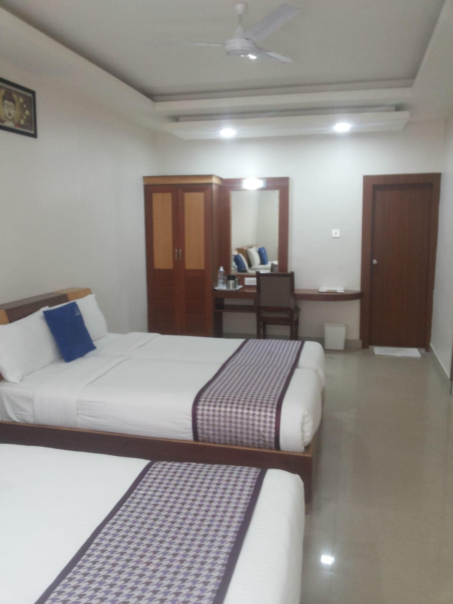 Hotel White Parrot Мисор Екстериор снимка