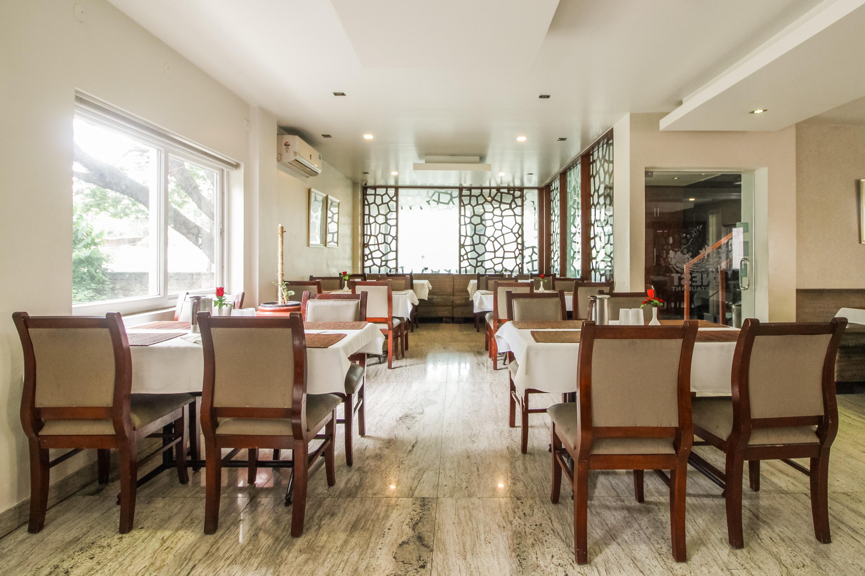 Hotel White Parrot Мисор Екстериор снимка