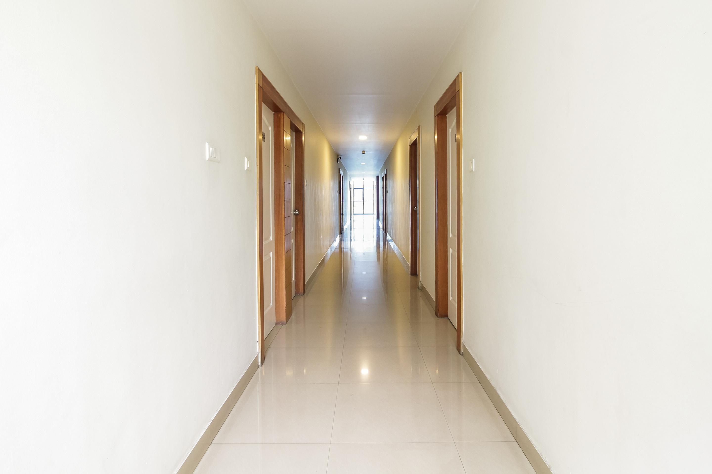 Hotel White Parrot Мисор Екстериор снимка