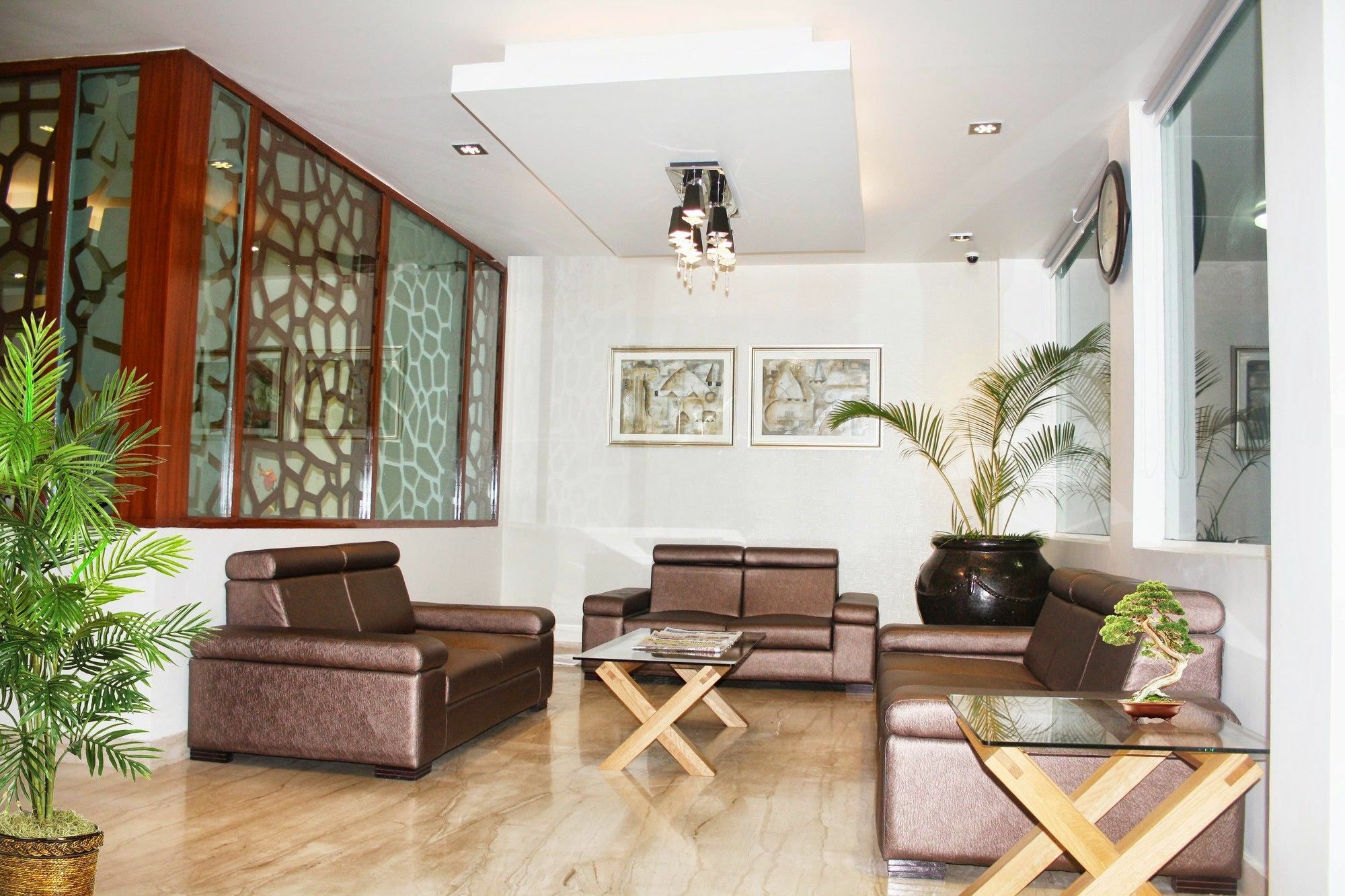 Hotel White Parrot Мисор Екстериор снимка