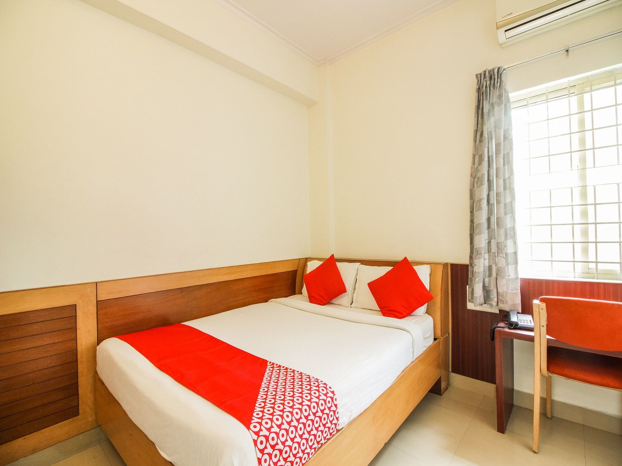 Hotel White Parrot Мисор Екстериор снимка